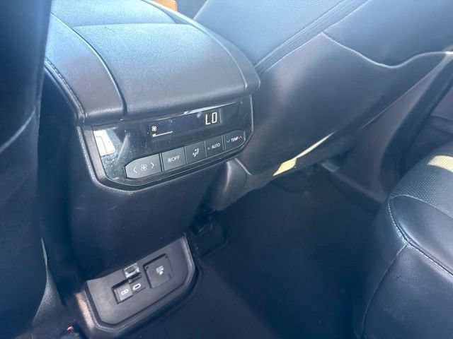 Used 2023 Toyota Highlander Limited FWD image 9