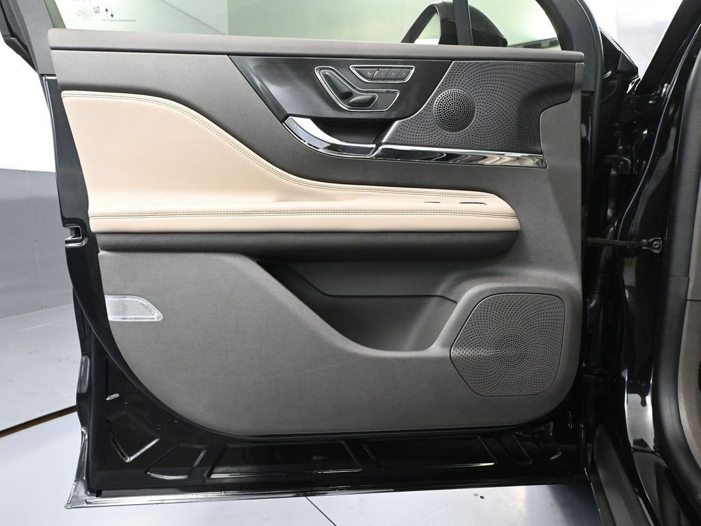 Used 2024 Lincoln Corsair AWD w/ Equipment Group 101A image 20