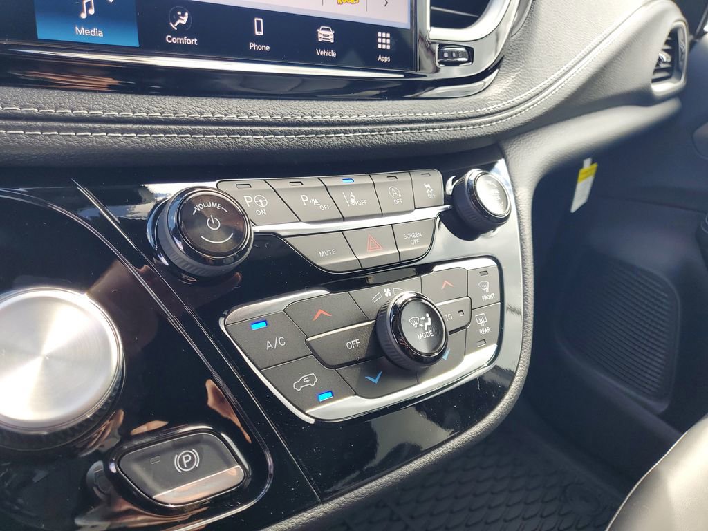 New 2025 Chrysler Pacifica Select FWD image 18