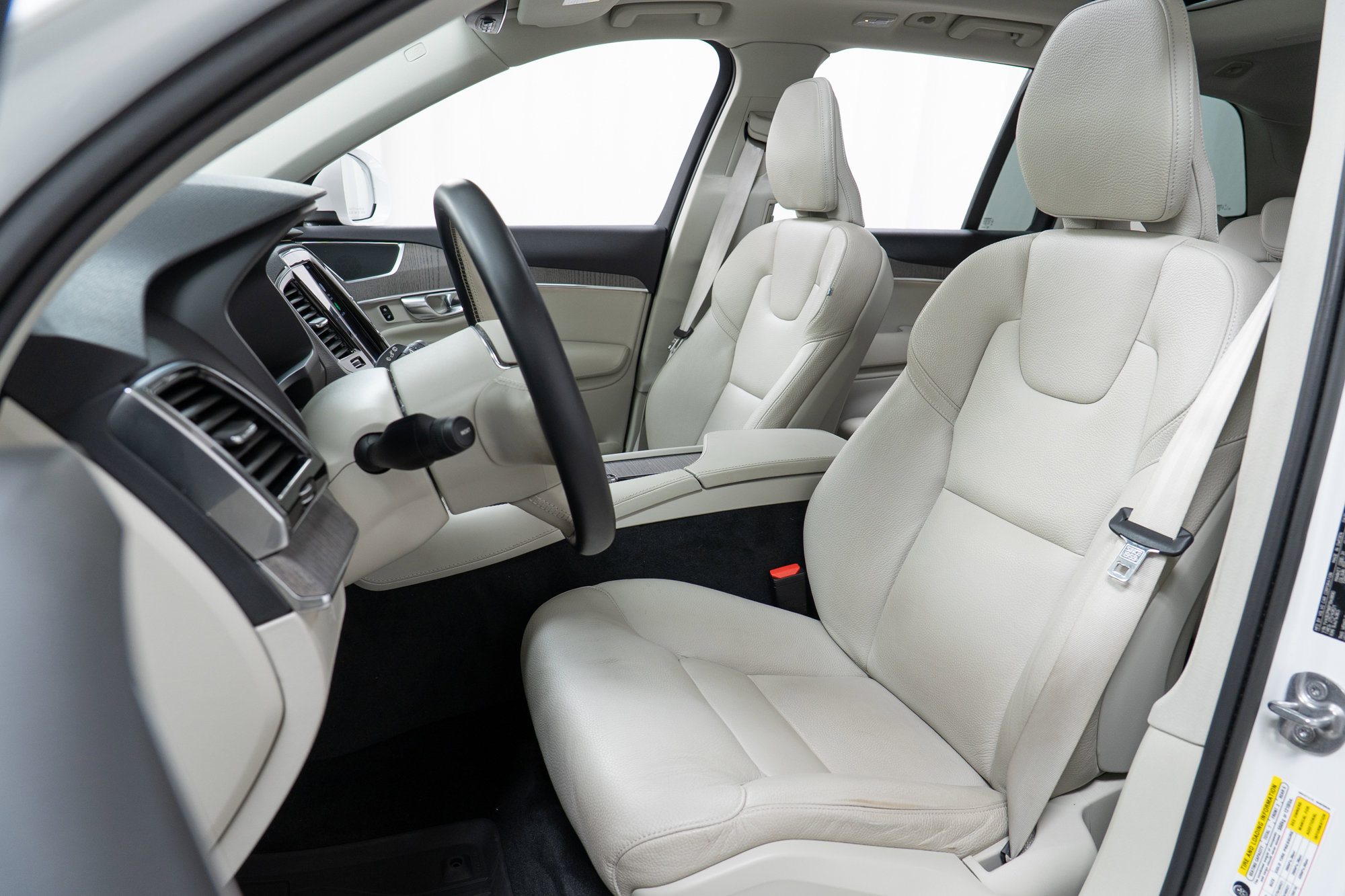 Certified 2023 Volvo XC90 B6 Plus w/ Protection Package Premier AWD/4WD image 13
