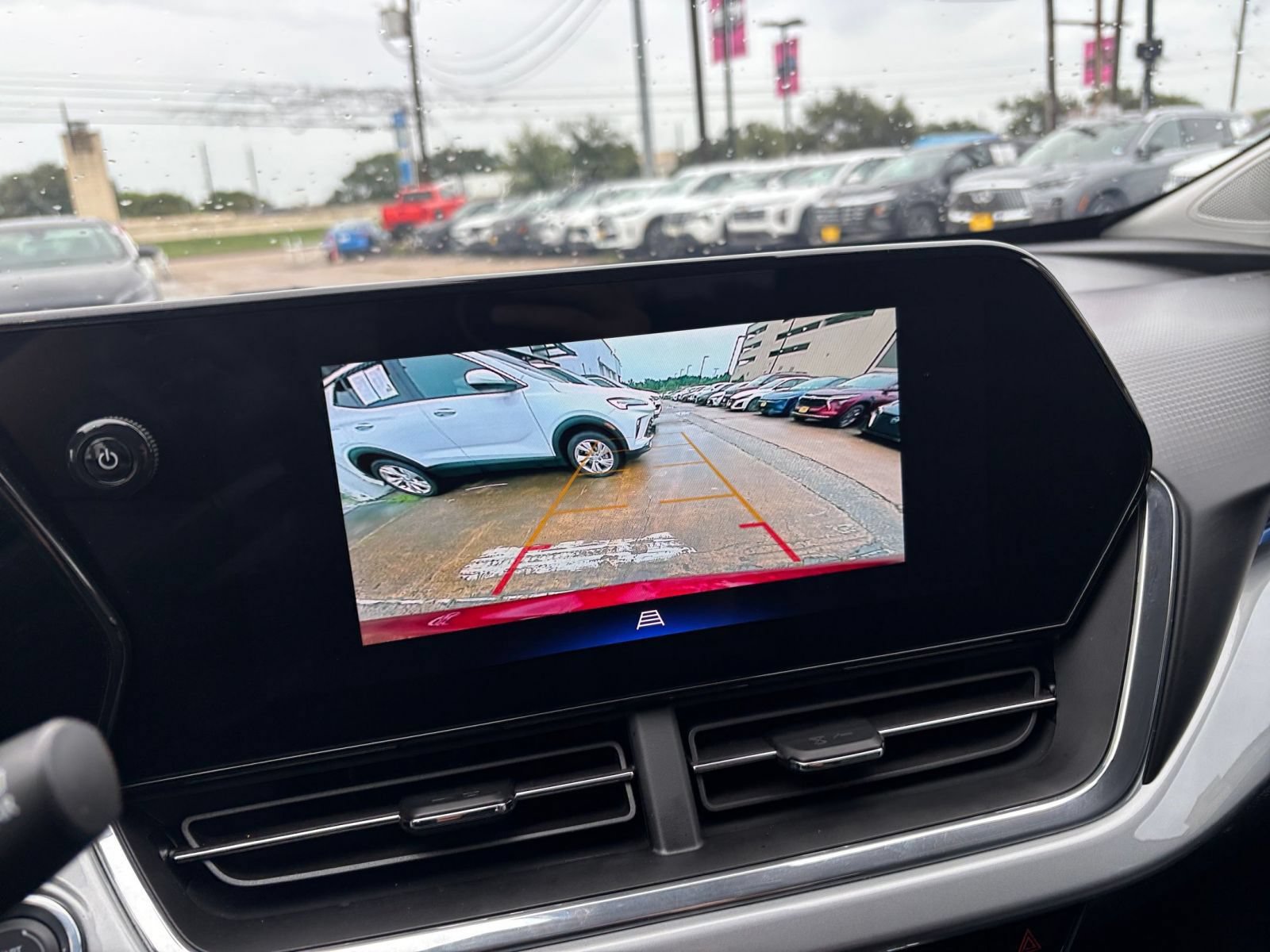 Used 2025 Chevrolet Trax LT w/ LT Convenience Package FWD image 18