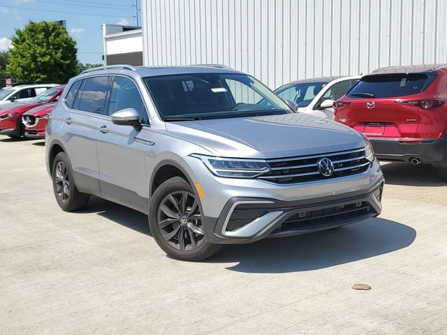 Certified 2024 Volkswagen Tiguan SE w/ Panoramic Sunroof Package AWD/4WD image 31