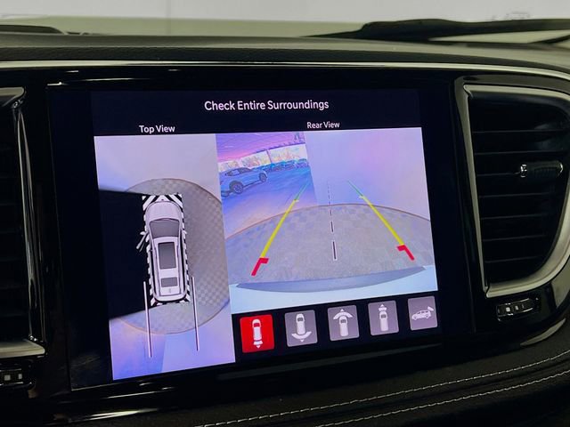 Used 2022 Chrysler Pacifica Limited image 22