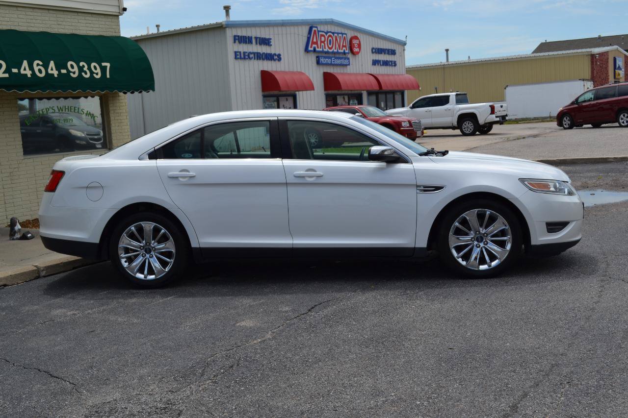 Used 2010 Ford Taurus Limited AWD/4WD image 11
