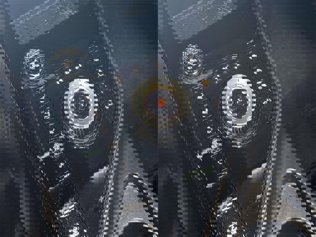 Used 2025 Kia Niro SX Touring image 28