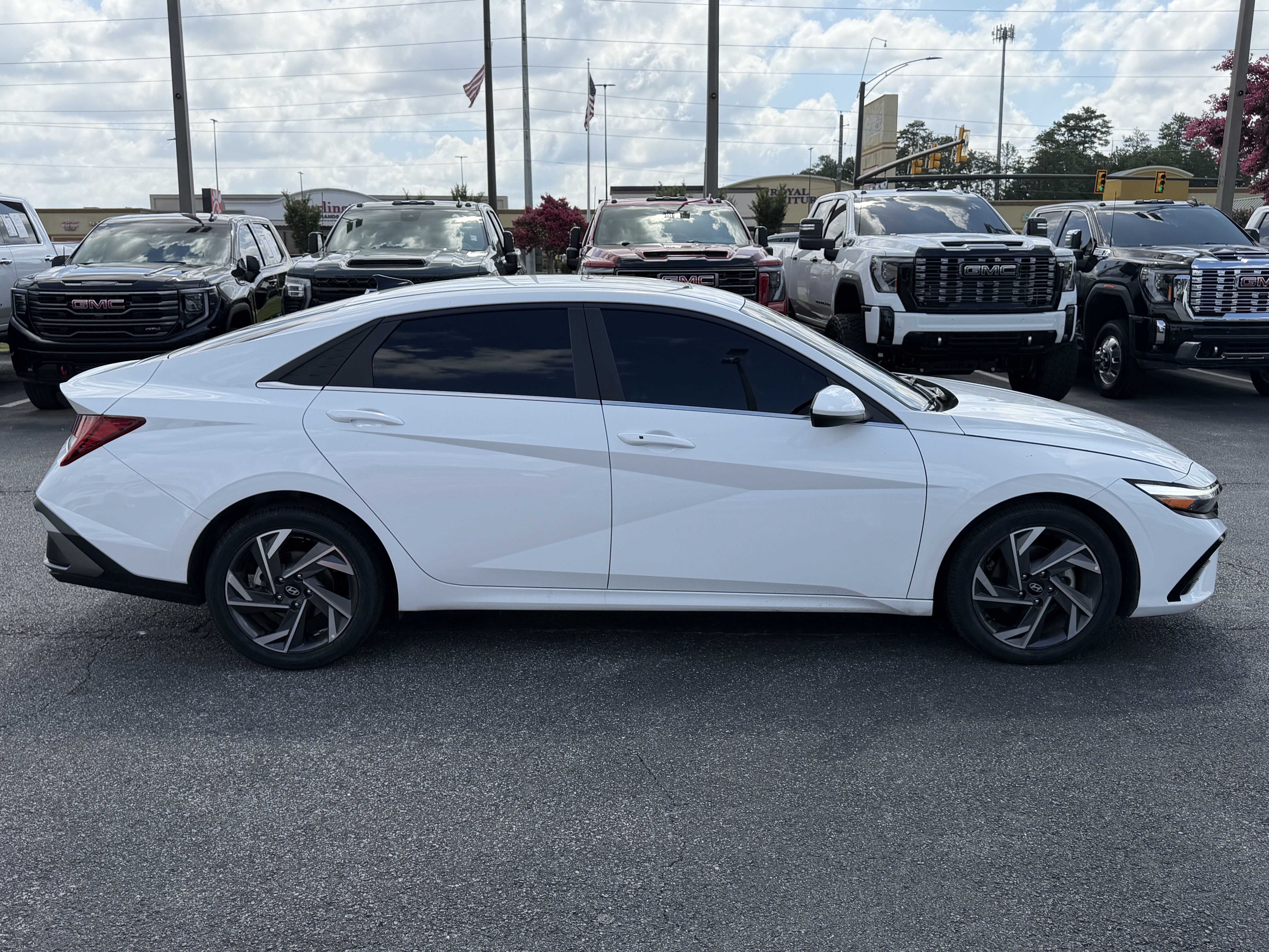 Used 2025 Hyundai Elantra SEL FWD image 12
