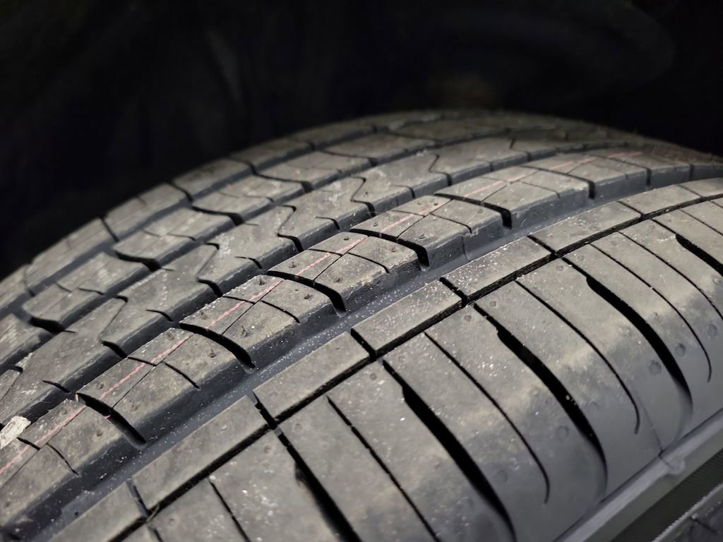 Used 2021 Toyota RAV4 SE image 11