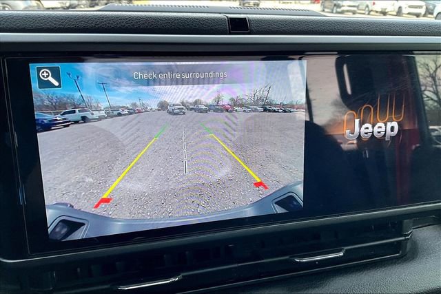 Used 2024 Jeep Gladiator Willys image 13