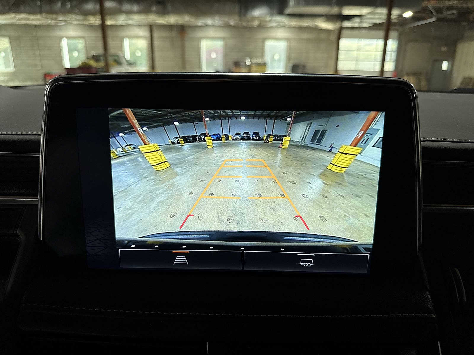 Used 2023 GMC Yukon SLT image 25