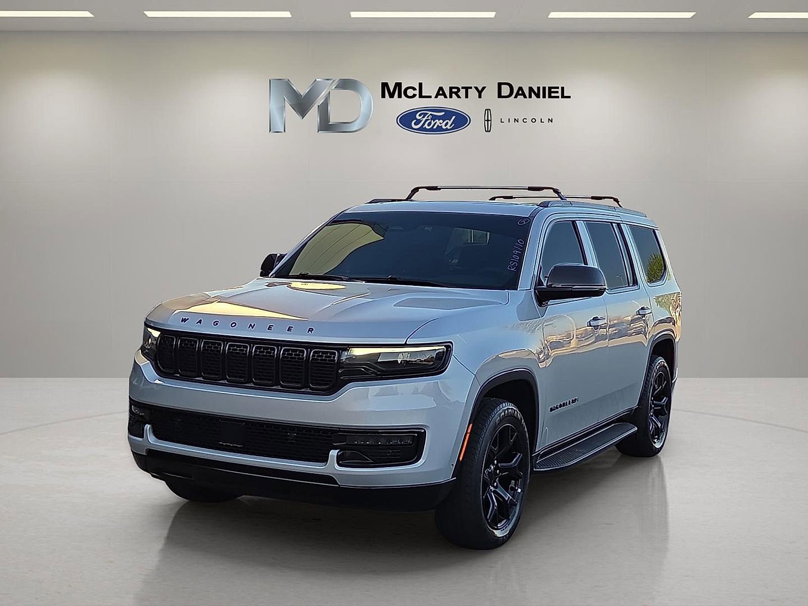 Used 2024 Jeep Wagoneer Series II image 2