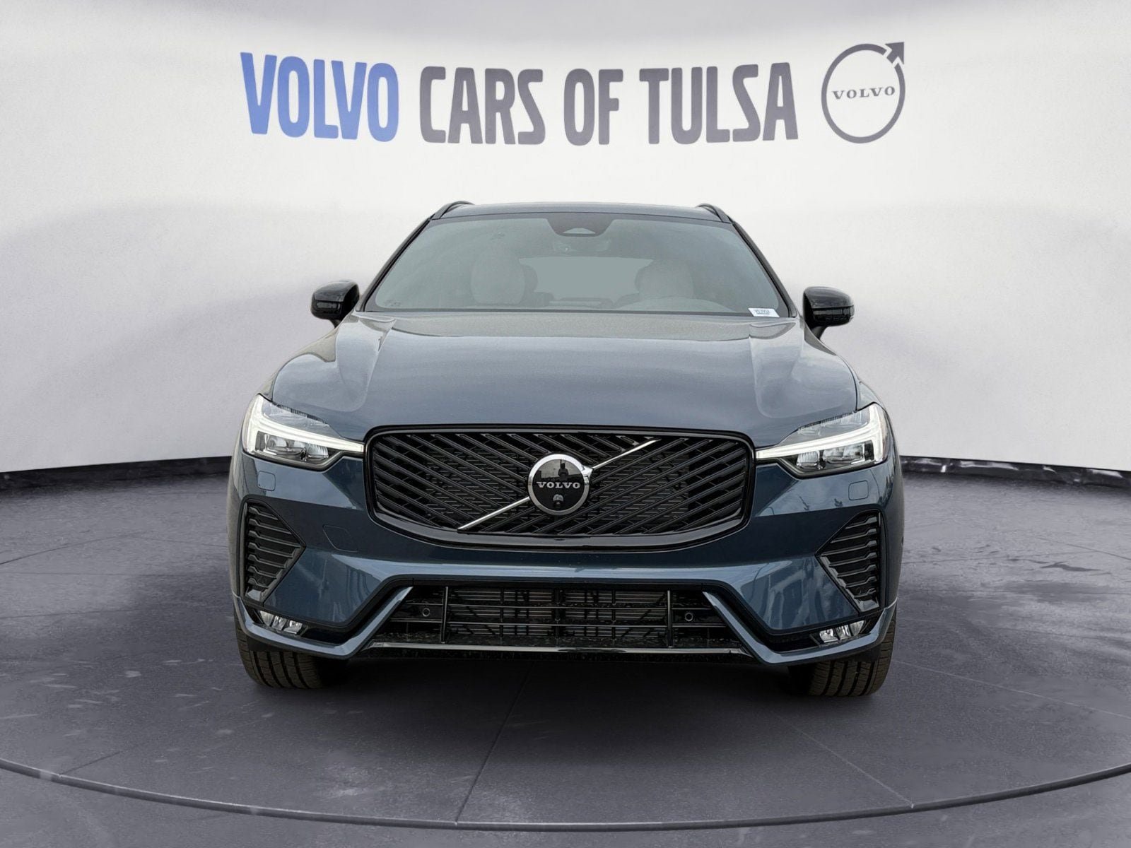 New 2026 Volvo XC60 B5 Plus w/ Protection Package Premier AWD/4WD image 8