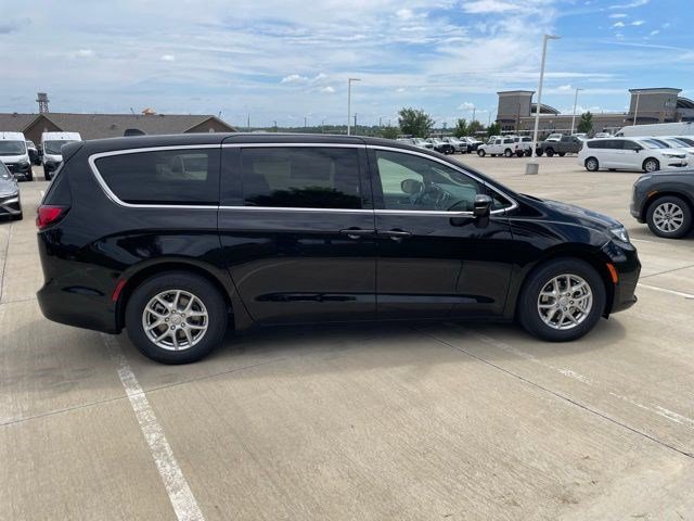 New 2026 Chrysler Pacifica Select image 7