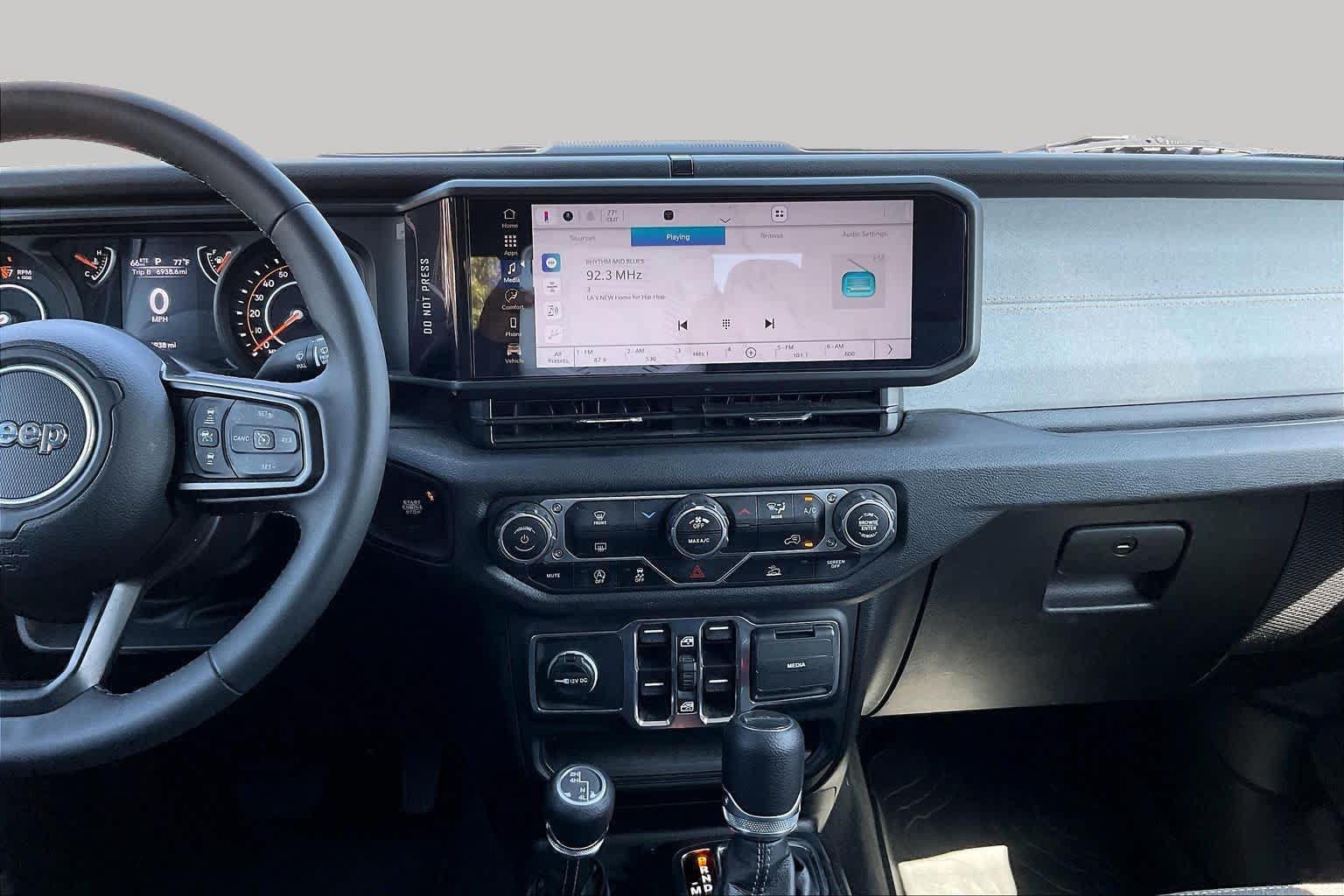 Used 2025 Jeep Gladiator Sport AWD/4WD image 6