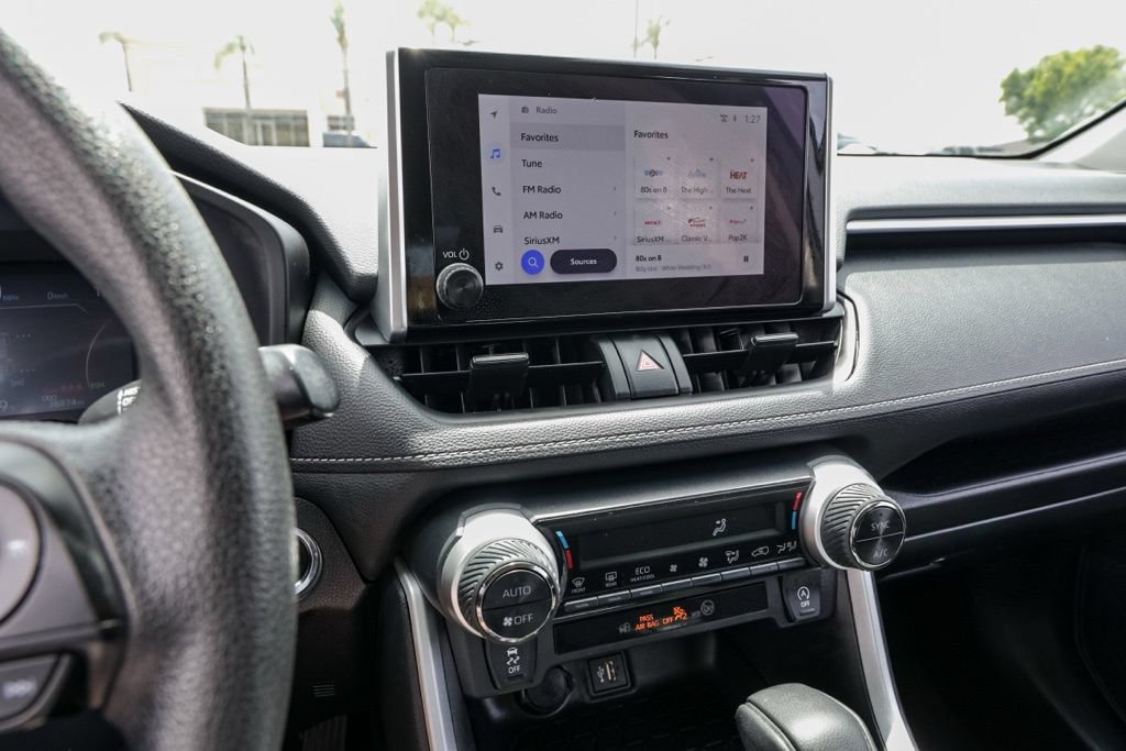 Used 2025 Toyota RAV4 XLE FWD image 30