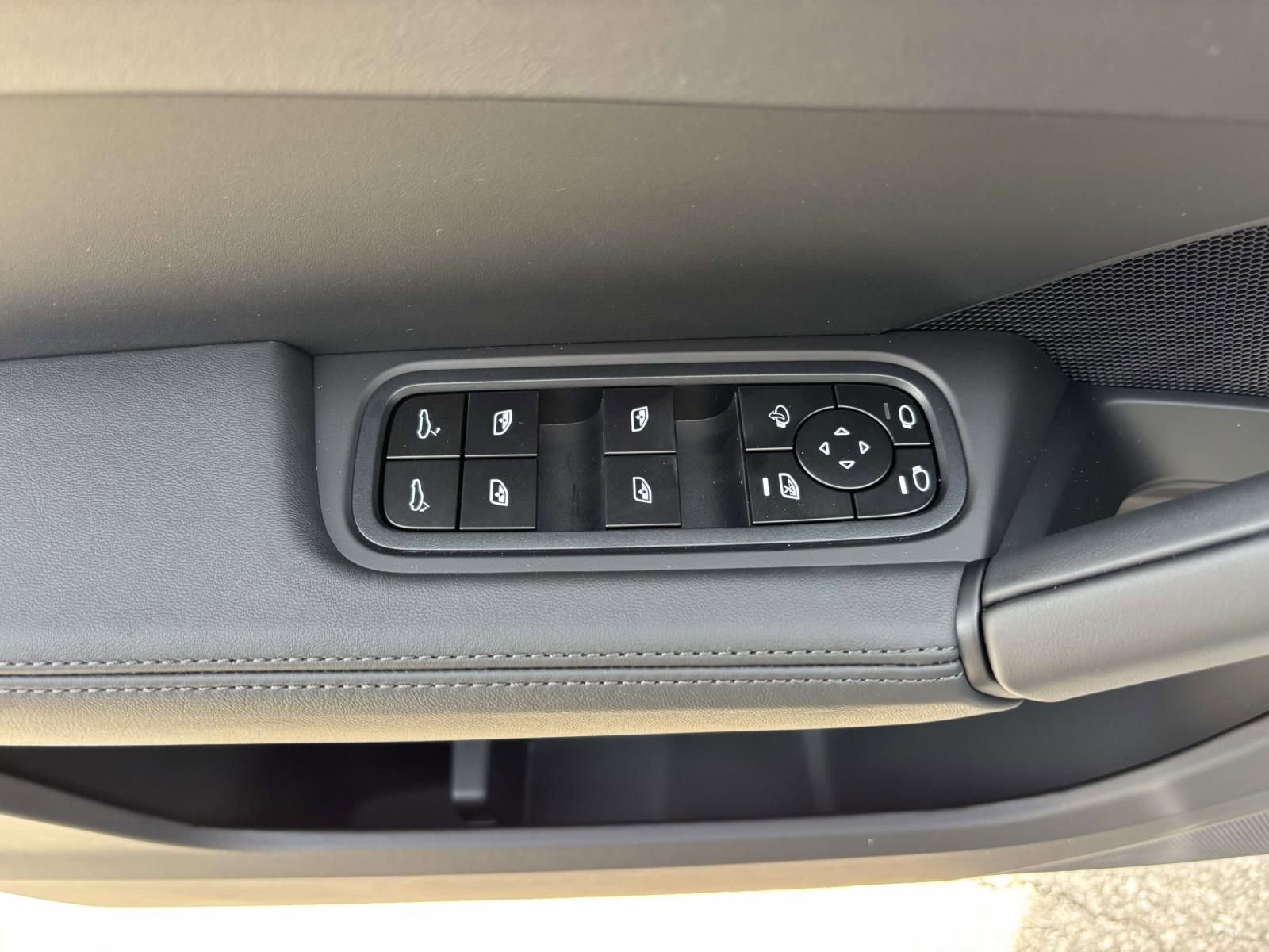 New 2026 Porsche Cayenne Coupe image 25