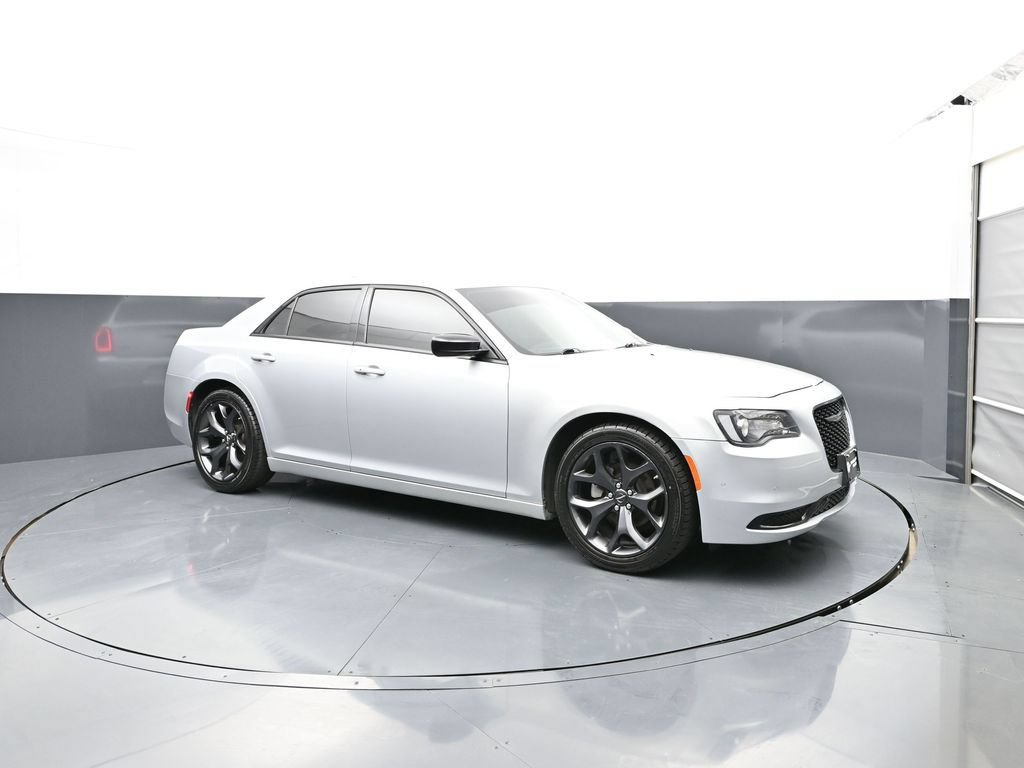 Used 2023 Chrysler 300 Touring w/ Safetytec Plus Group RWD image 7