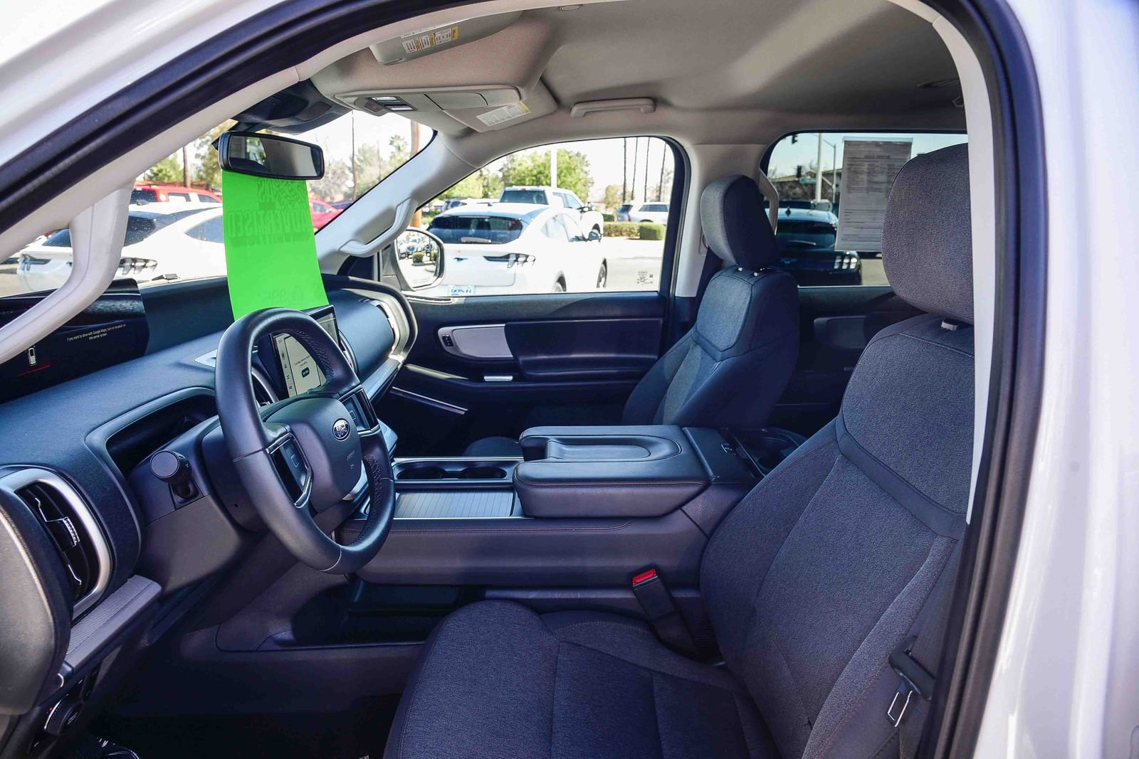 Used 2025 Ford Expedition Active image 17