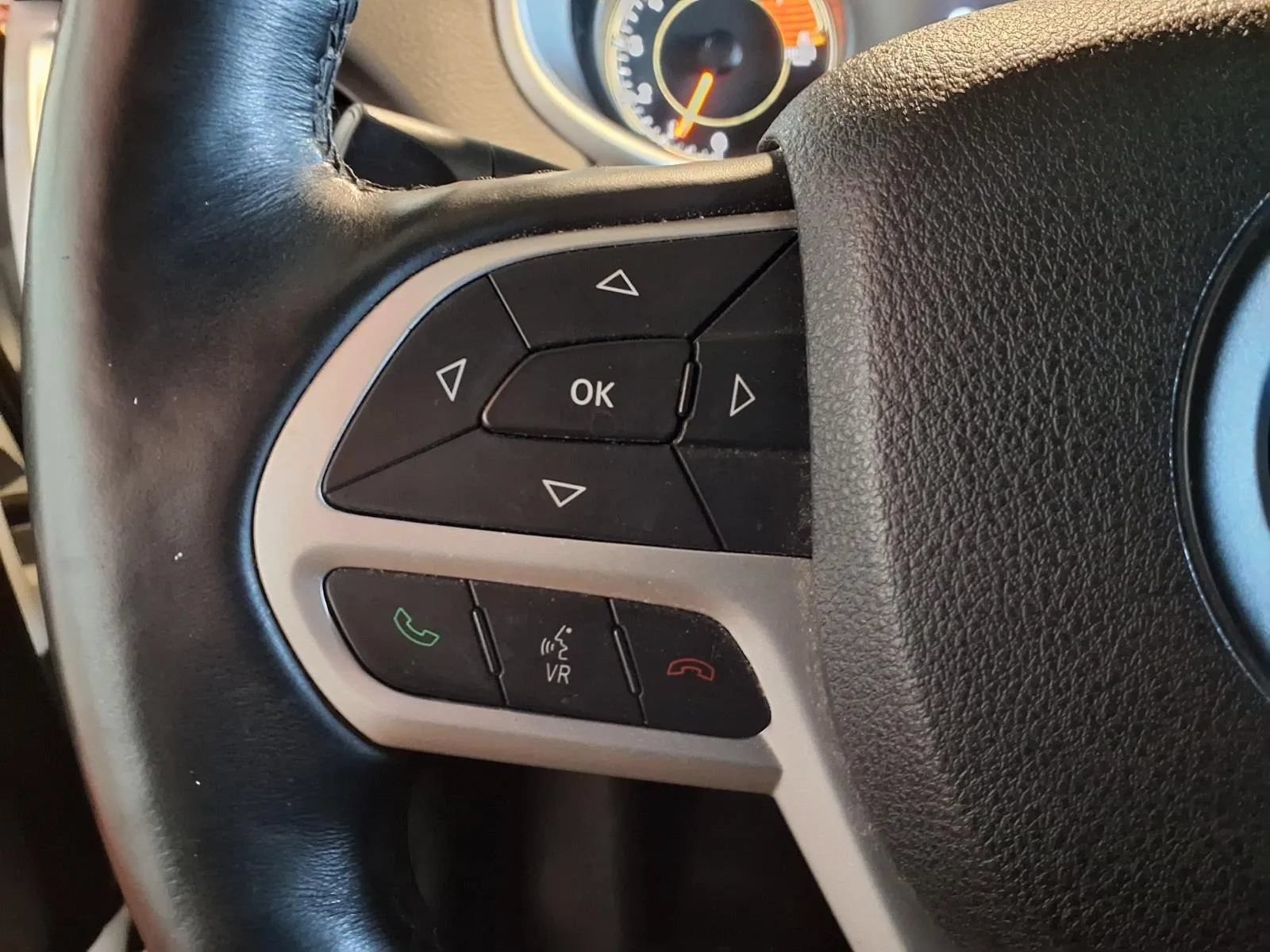 Used 2017 Jeep Cherokee Trailhawk w/ Cold Weather Group AWD/4WD image 25