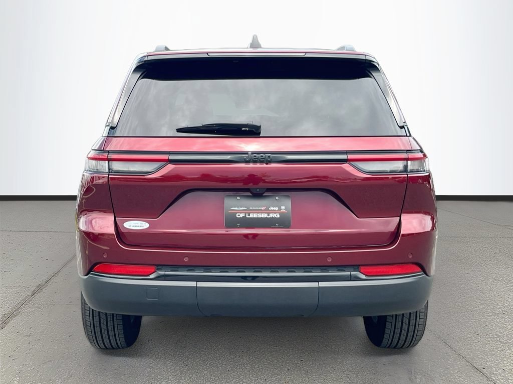 Used 2025 Jeep Grand Cherokee Altitude RWD image 6