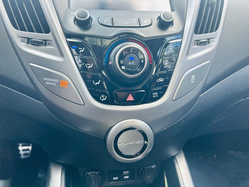 Used 2017 Hyundai Veloster image 35