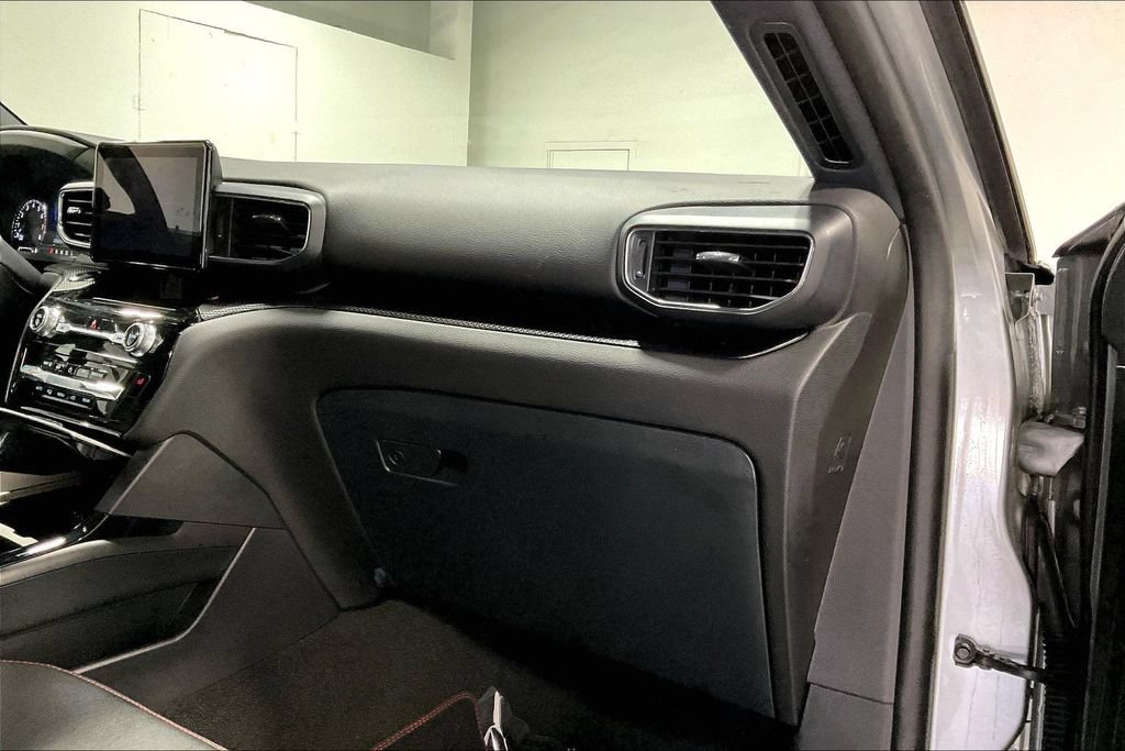 Used 2024 Ford Explorer ST-Line w/ Class IV Trailer Tow Package AWD/4WD image 19