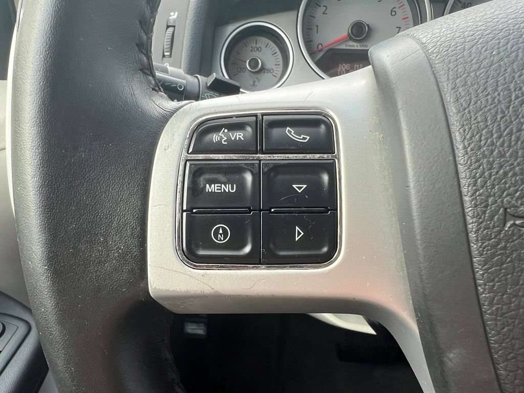 Used 2012 Volkswagen Routan SE FWD image 23