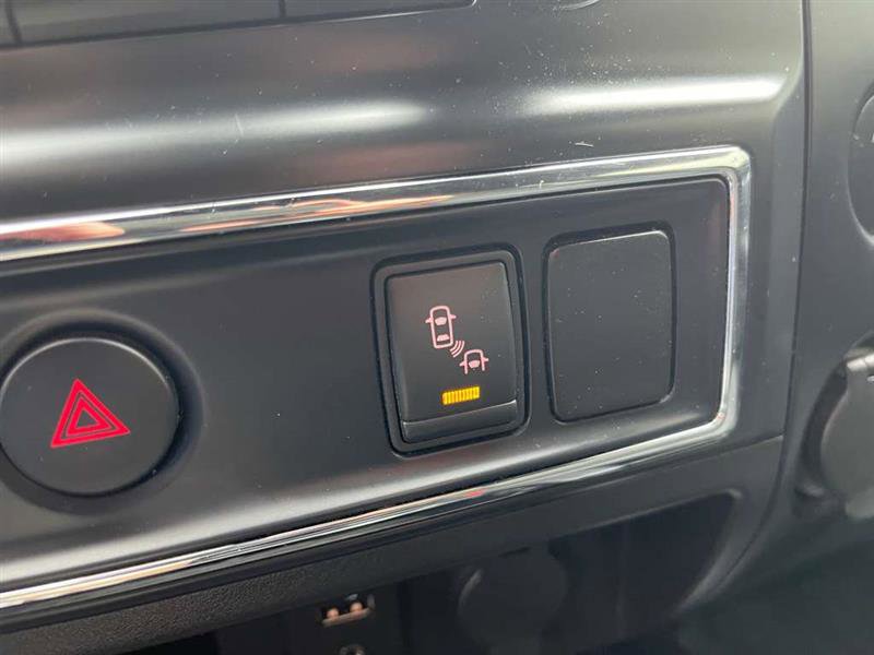 Used 2018 Nissan Titan SV w/ SV Convenience Package image 24