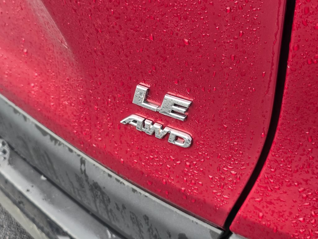 Used 2021 Toyota RAV4 LE AWD/4WD image 12