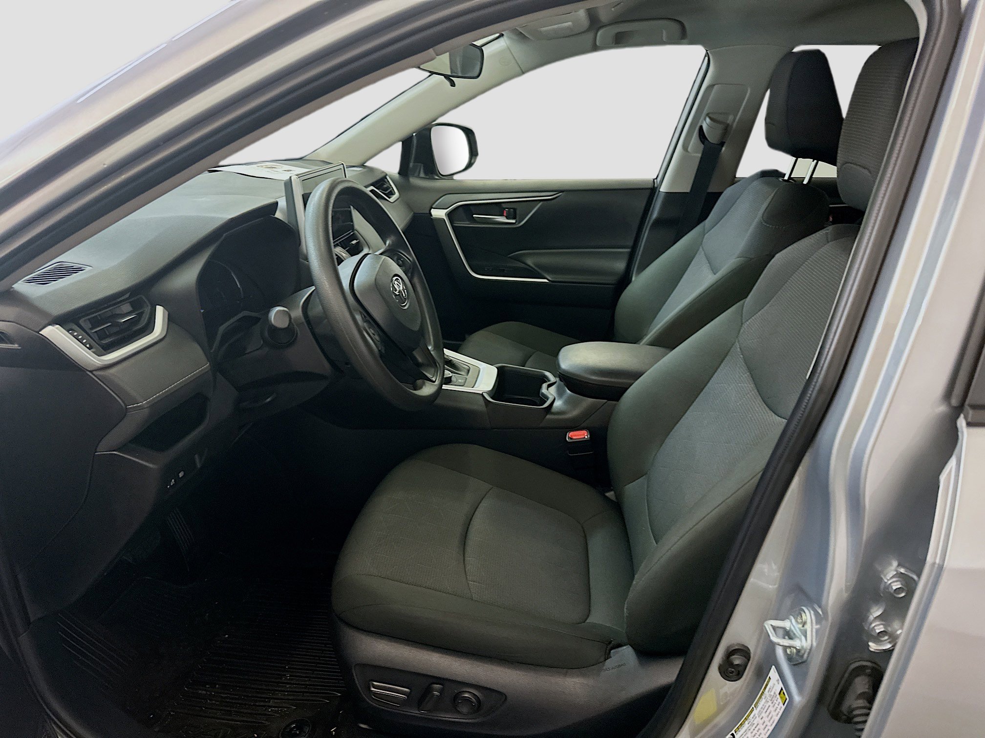 Used 2025 Toyota RAV4 XLE image 13