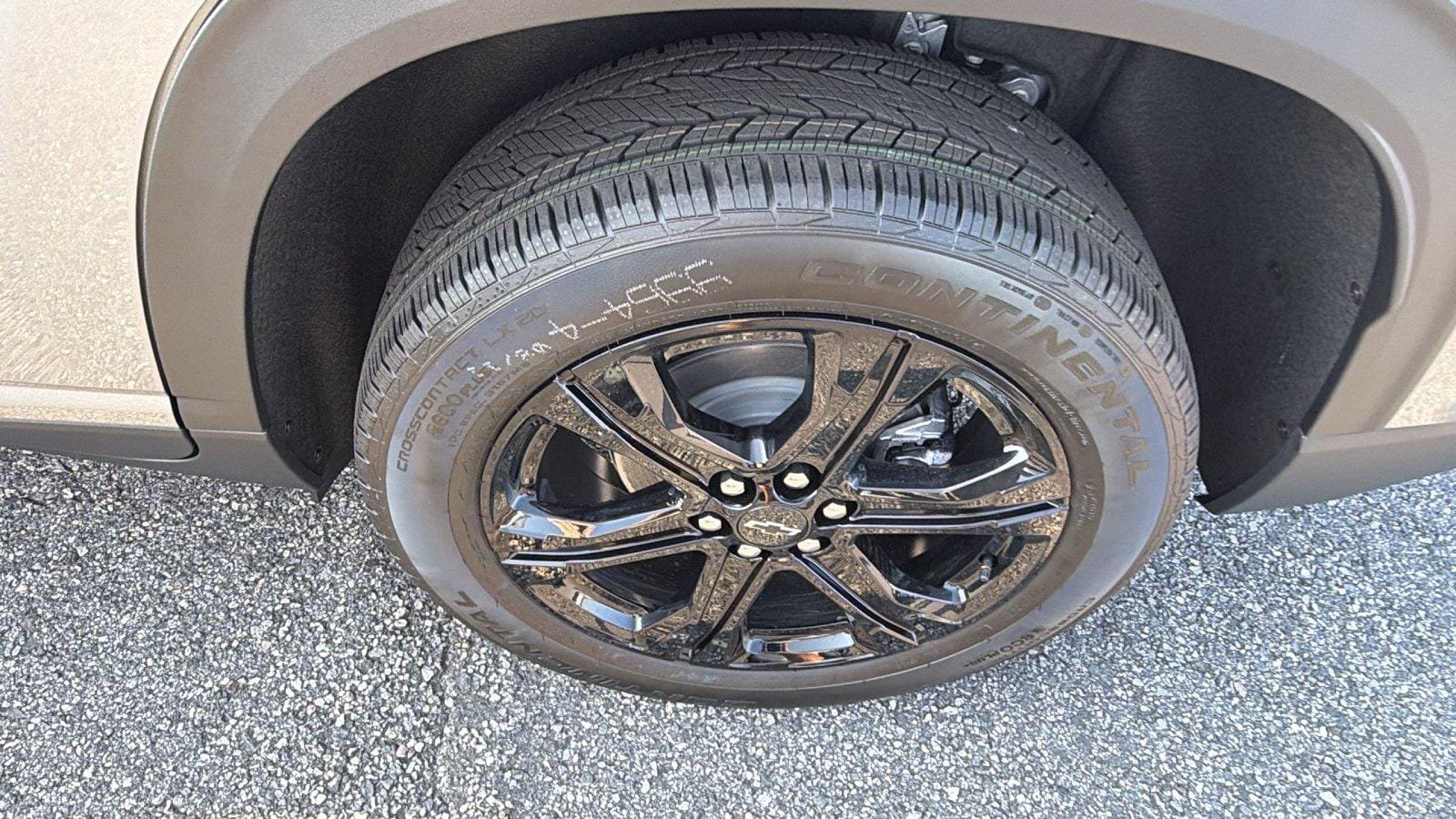New 2027 Chevrolet Traverse LT w/ Midnight/Sport Edition FWD image 12