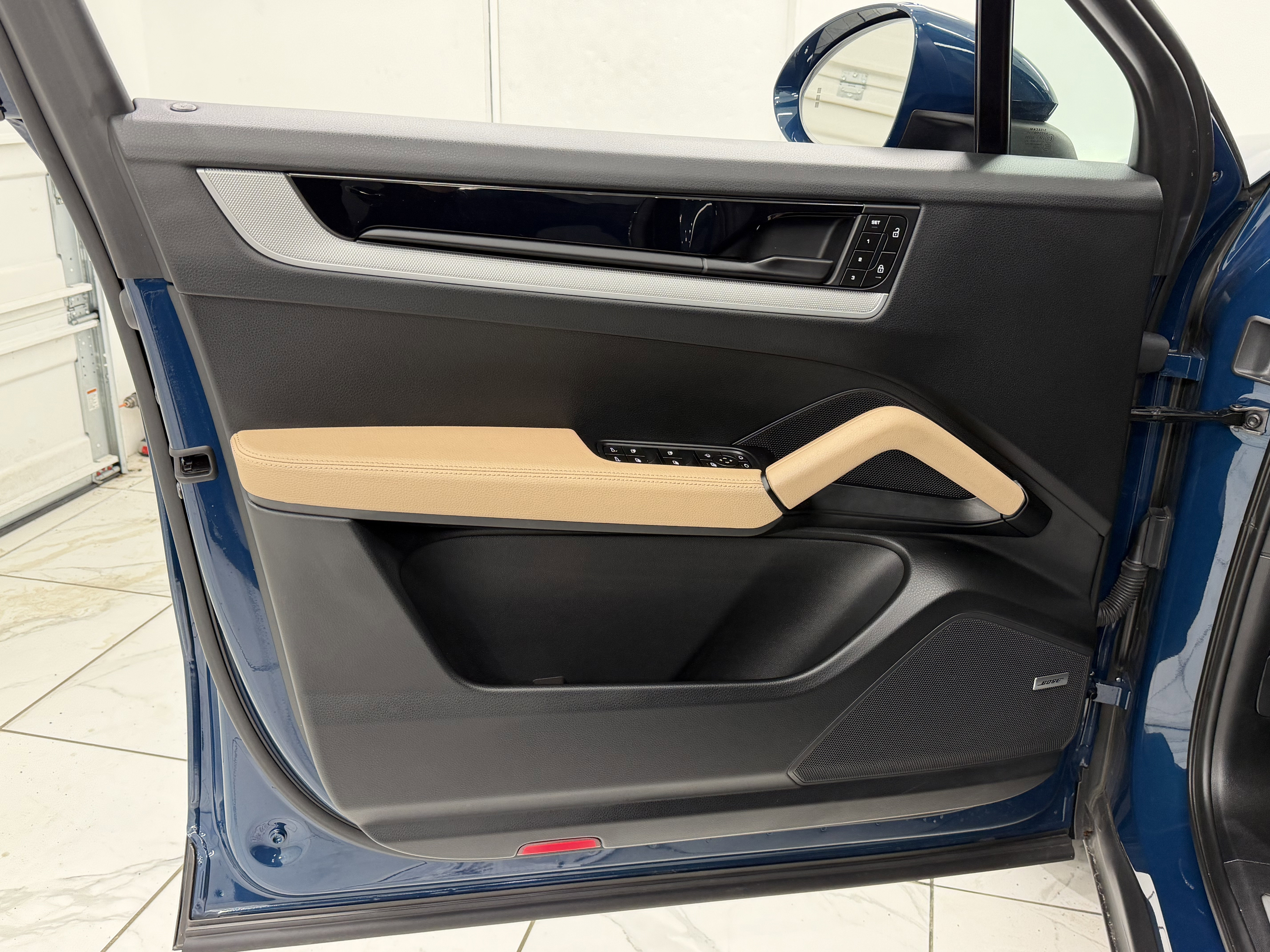 Certified 2024 Porsche Cayenne w/ Premium Package Plus (PFM) image 27