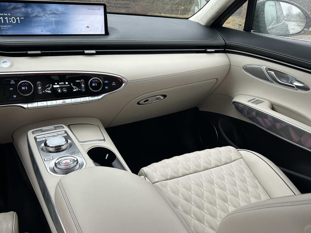 Used 2023 Genesis GV70 3.5T Sport w/ Sport Advanced Package image 29