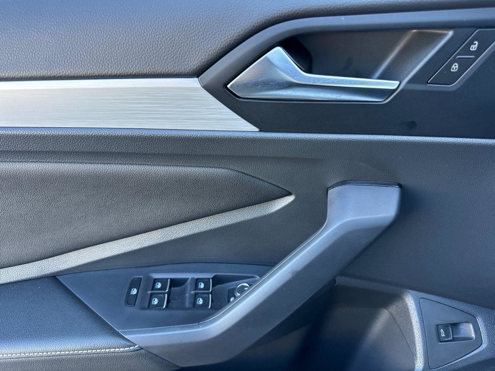 Used 2025 Volkswagen Jetta Sport image 10