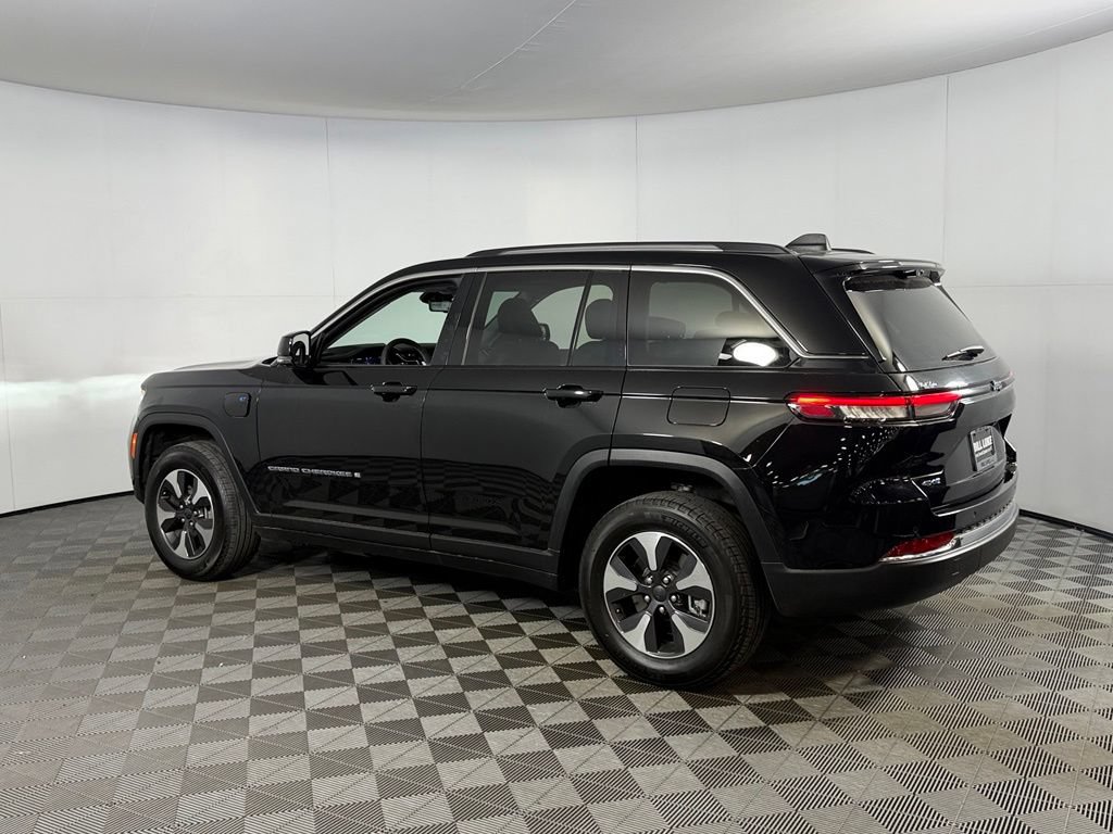 Certified 2023 Jeep Grand Cherokee 4WD 4xe w/ Luxury Tech Group II image 8