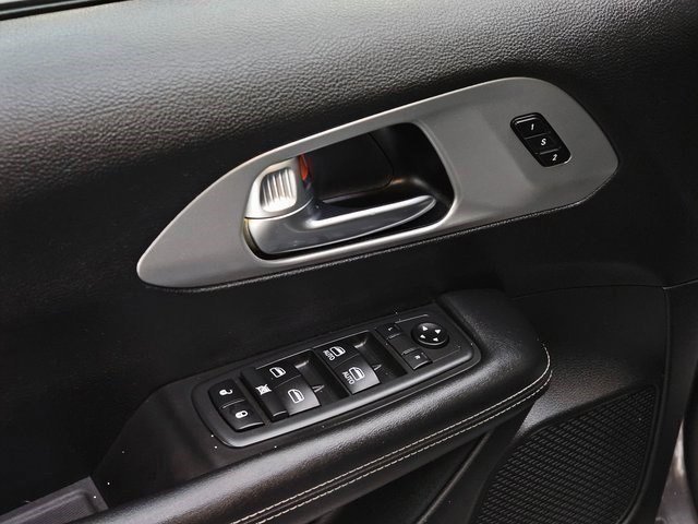Used 2020 Chrysler Pacifica Touring-L w/ S Appearance Package image 12