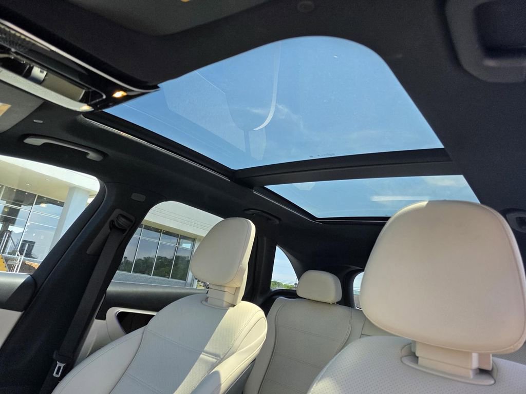 Certified 2025 Mercedes-Benz GLC 300 image 24