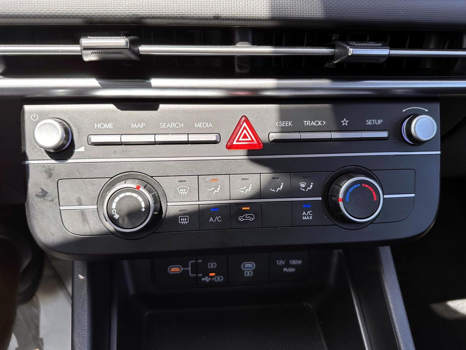 Used 2025 Hyundai Tucson SE AWD/4WD image 24