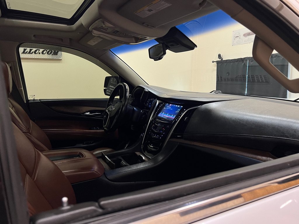 Used 2016 Cadillac Escalade Premium AWD/4WD image 14