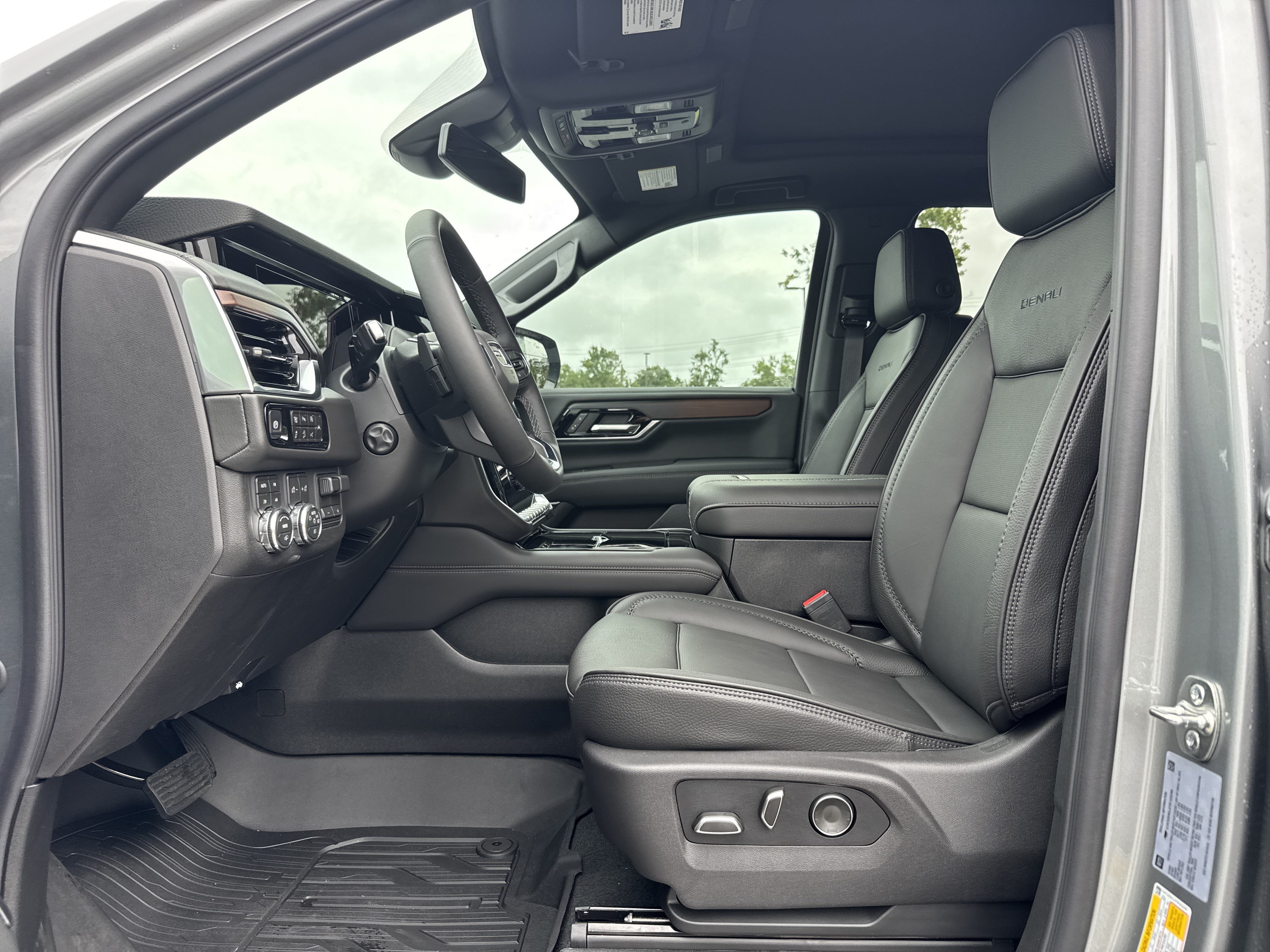 New 2026 GMC Yukon Denali w/ Sun & Power Step Package AWD/4WD image 17