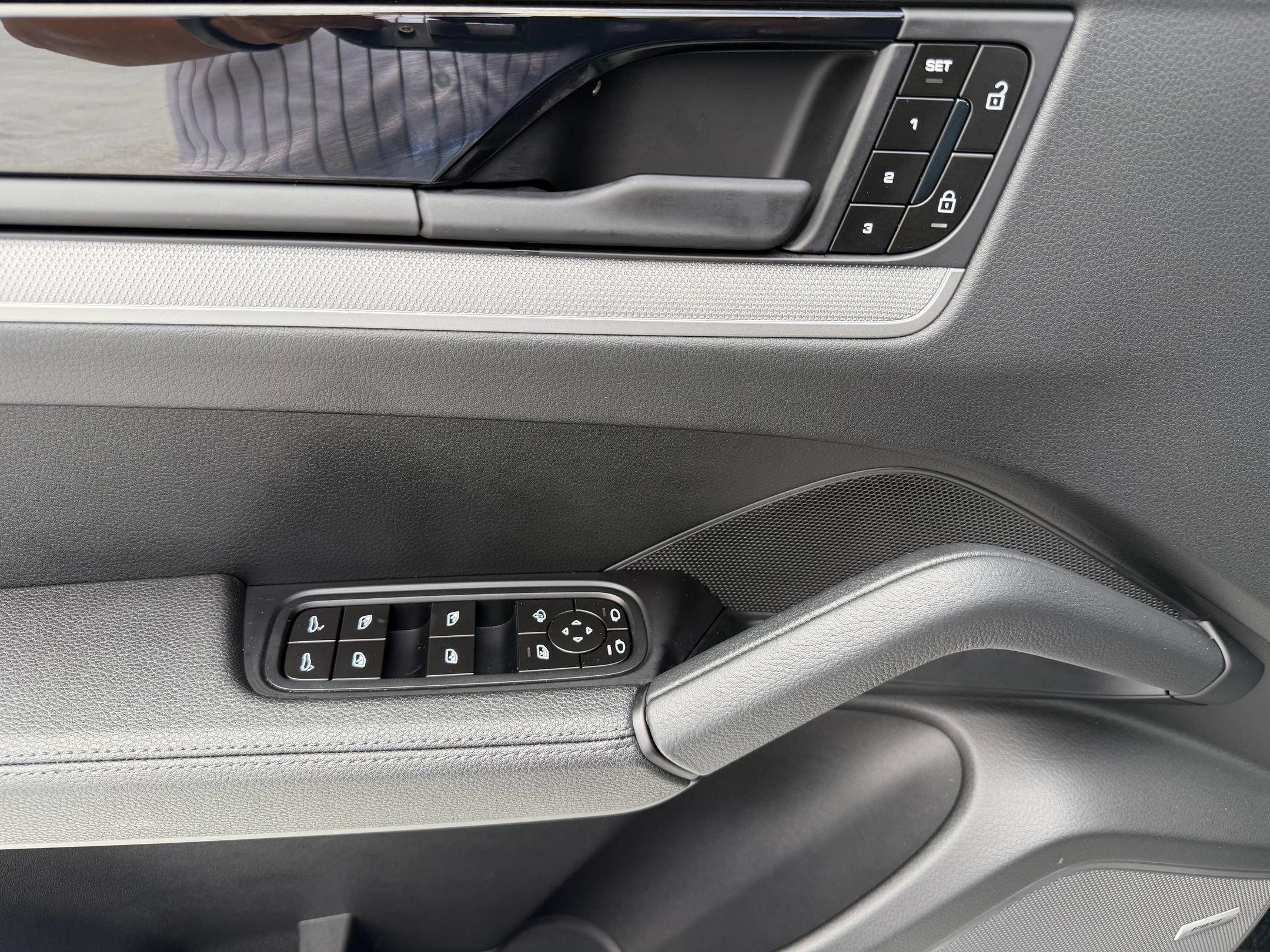 Certified 2026 Porsche Cayenne AWD/4WD image 31