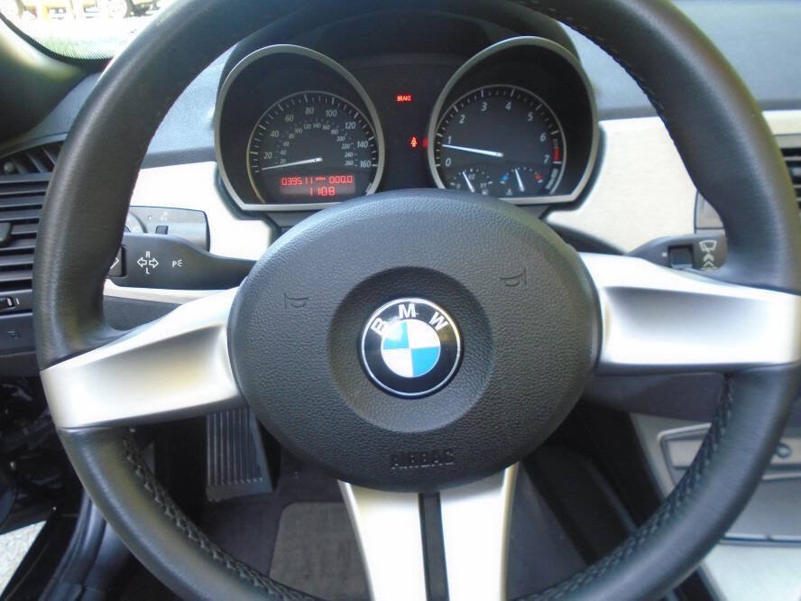 Used 2003 BMW Z4 2.5i RWD image 11