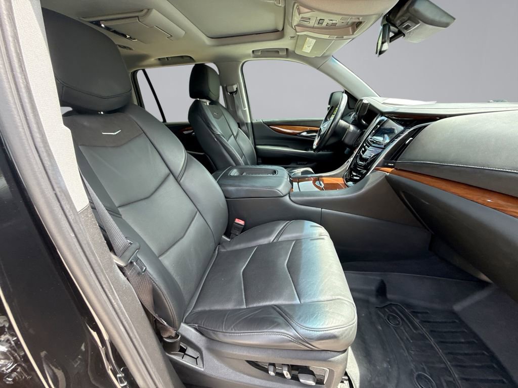 Used 2015 Cadillac Escalade Luxury RWD image 16