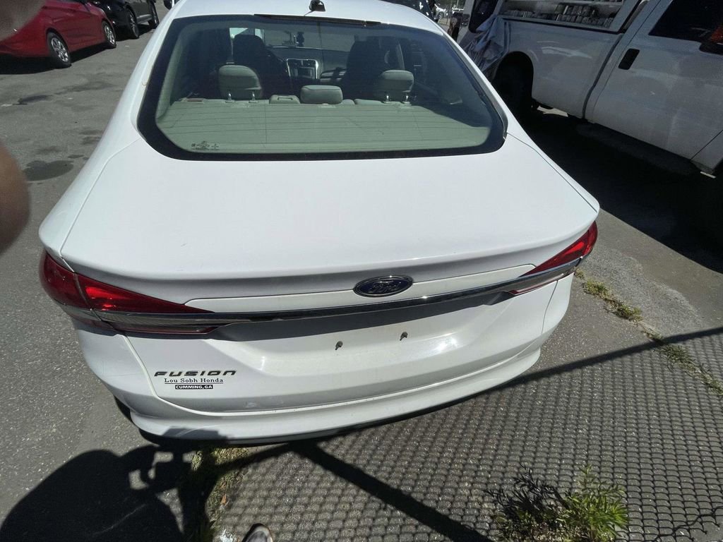 Used 2018 Ford Fusion SE FWD image 6