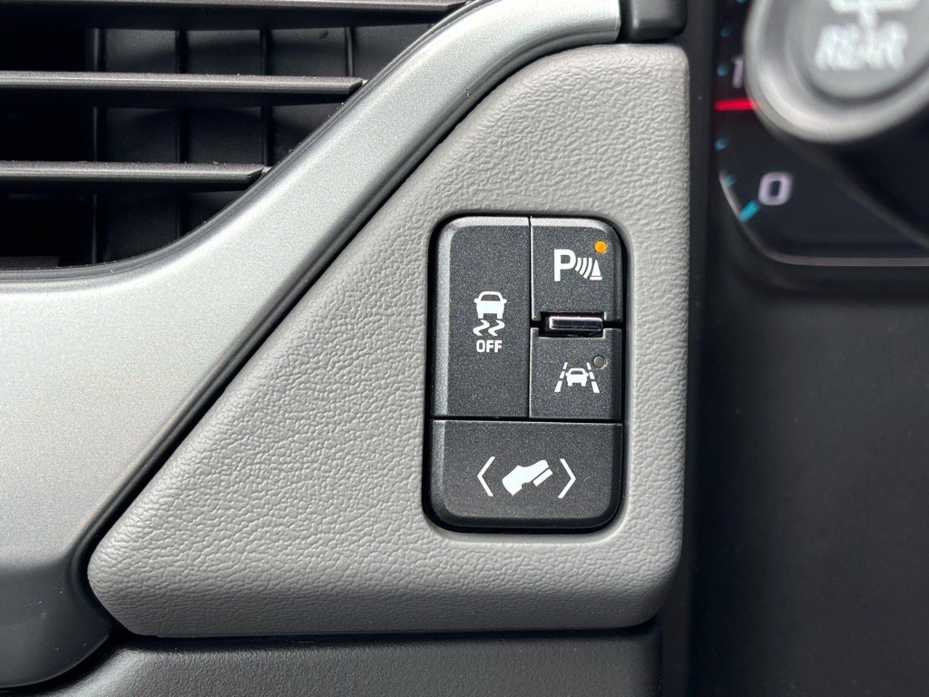 Used 2018 Chevrolet Suburban LT w/ Luxury Package image 27