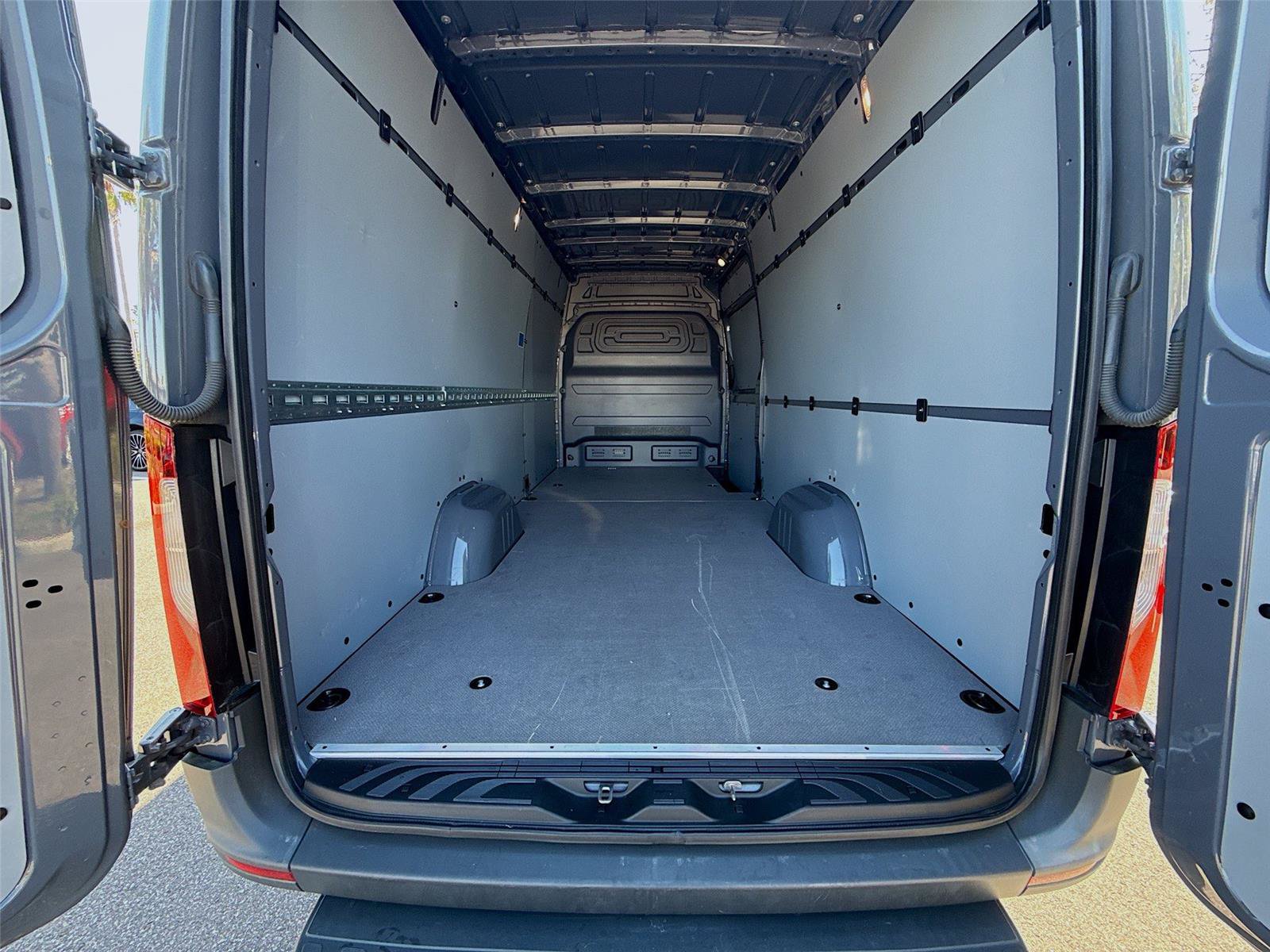 Used 2024 Mercedes-Benz Sprinter 2500 image 10