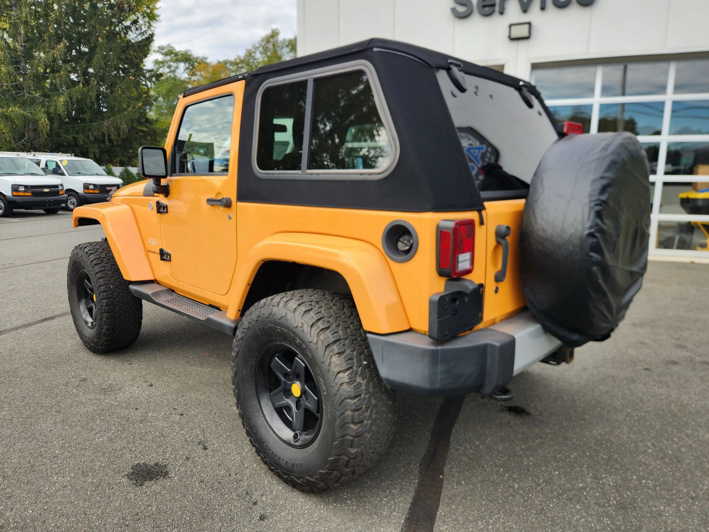 Used 2012 Jeep Wrangler Sahara AWD/4WD image 11