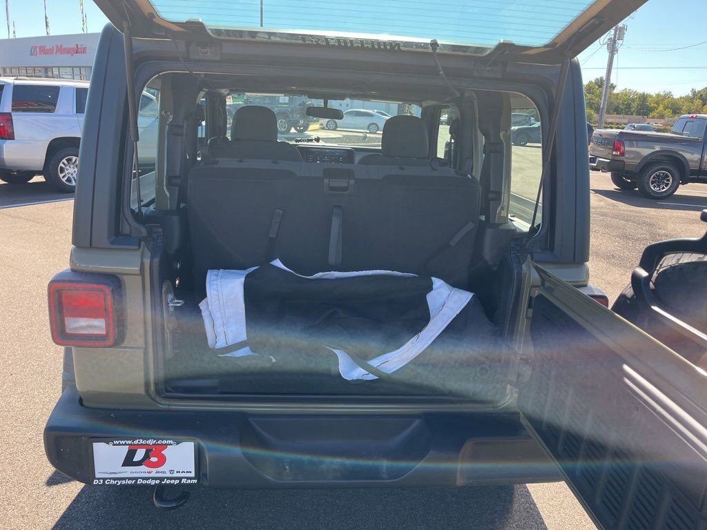 Used 2025 Jeep Wrangler Sport image 33