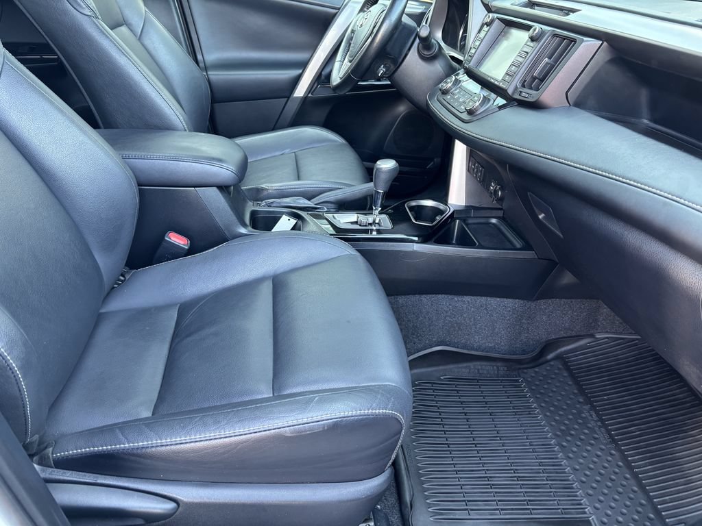 Used 2018 Toyota RAV4 Limited w/ Advanced Technology Package FWD image 30