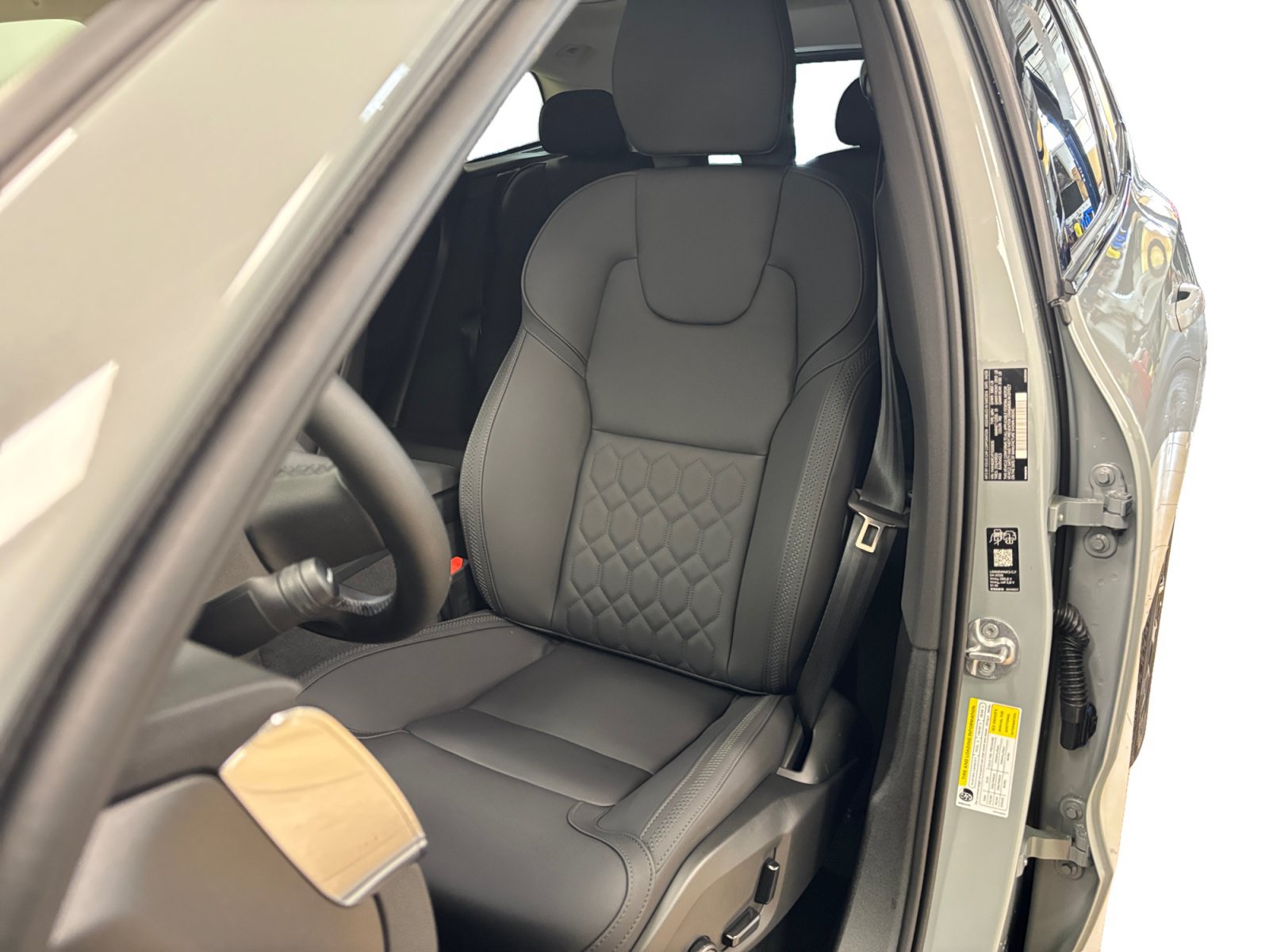 New 2026 Volvo XC60 T8 Plus w/ Protection Package Premier AWD/4WD image 38