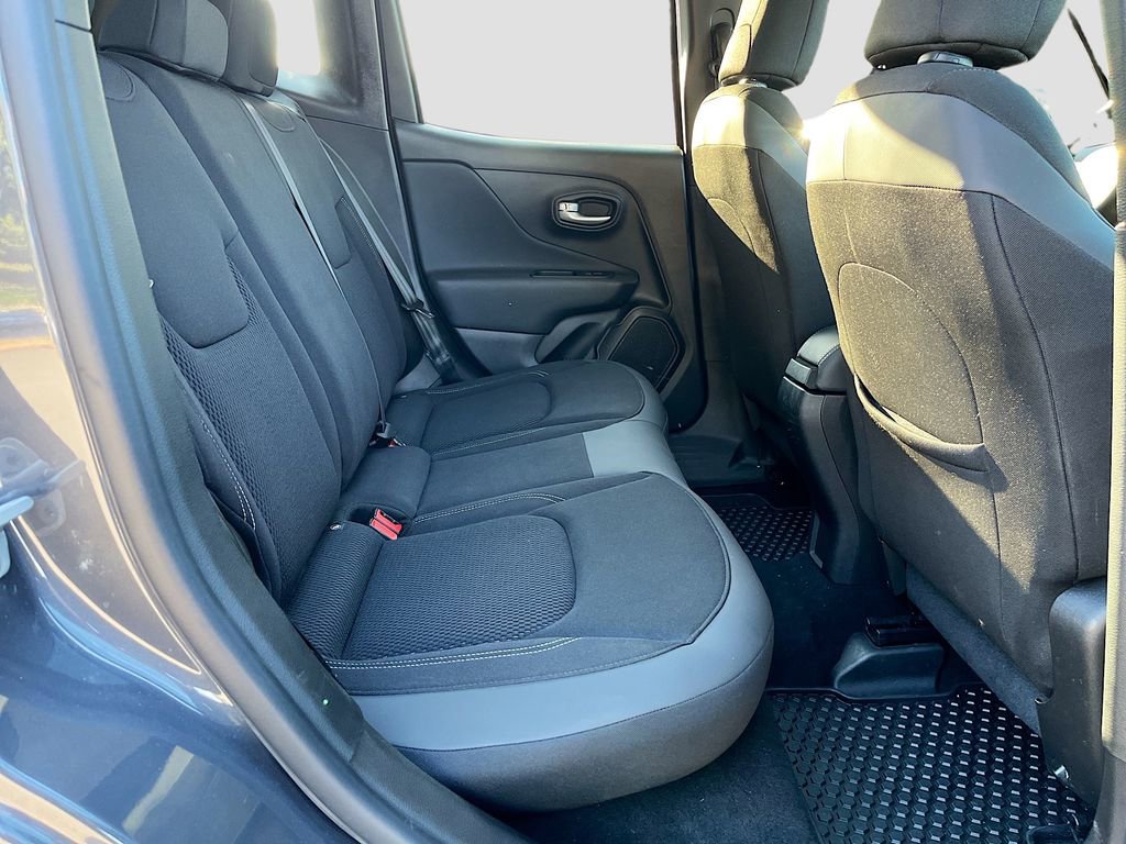 Used 2023 Jeep Renegade Latitude w/ Premium Group image 25